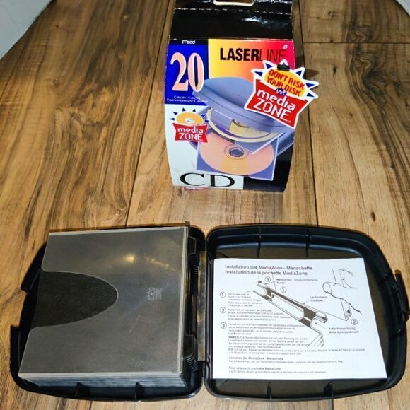 Mead Laserline Vintage 20 Capacity CD Rom/Disc Wallet Made in USA. Has some wear - Picture 5 of 6